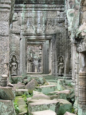 angkor-wat-angelina-jolie.jpg