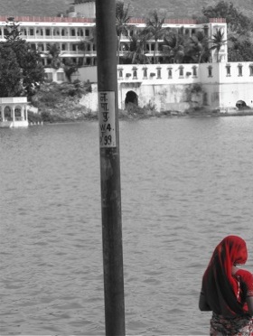 rpushkar-lake-woman.jpg