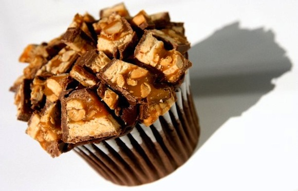 snickers-cupcake