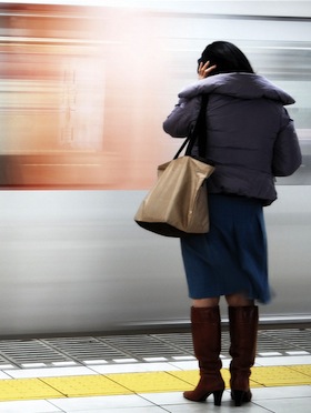 tokyo-metro-woman
